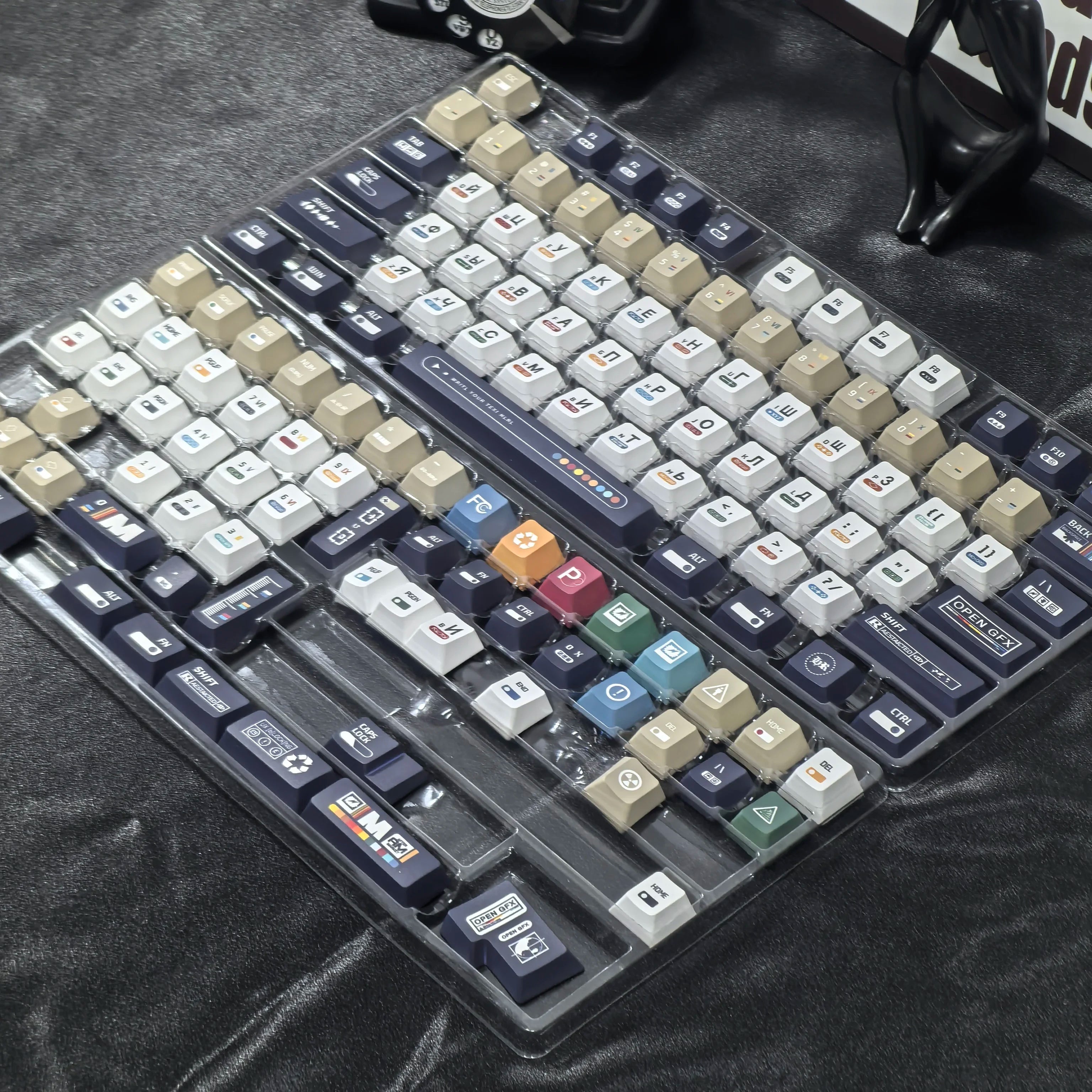 Korean Keycaps Maximalism Theme Keycap 135Keys Cherry Pbt Russian English Retro Keycap Black White Design  “L ”Shape Enter Key